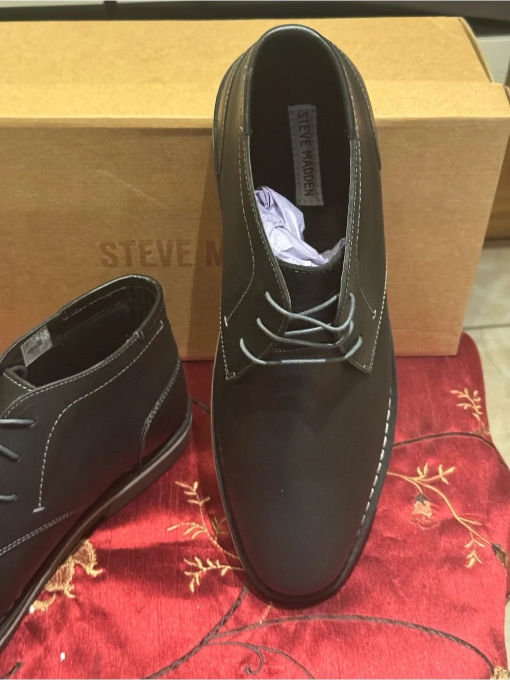 Steve Madden Harken Chukka Boots in black smooth leather.